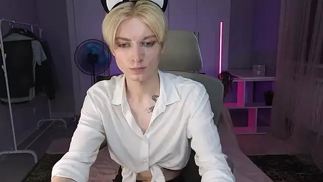 nikompell from StripChat is Freechat