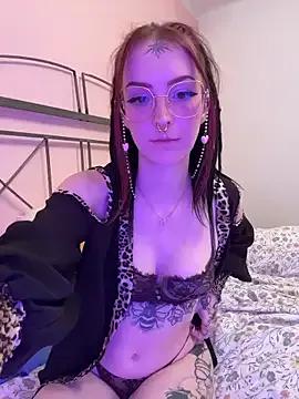 Nyraniel from StripChat is Freechat