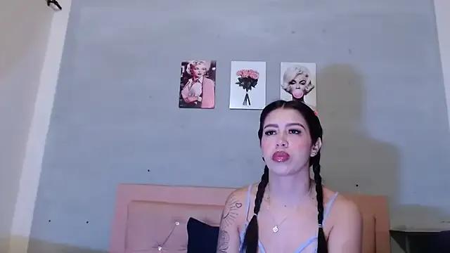 Olivia_Spear from StripChat is Freechat