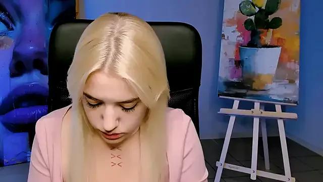 PeggyWood_ from StripChat is Freechat