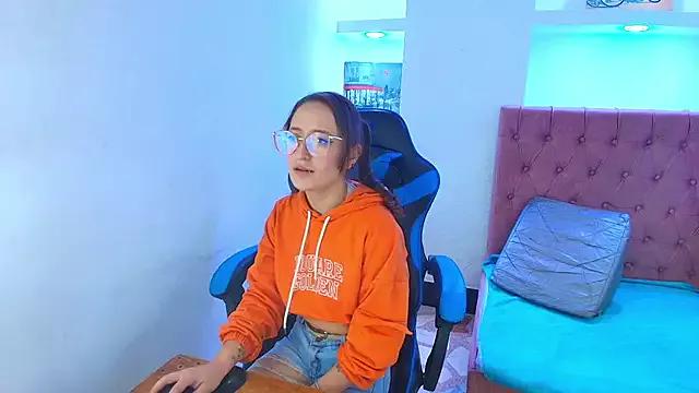 perla_purpura from StripChat is Freechat