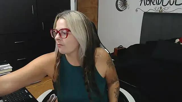 perlagoloza05 from StripChat is Freechat