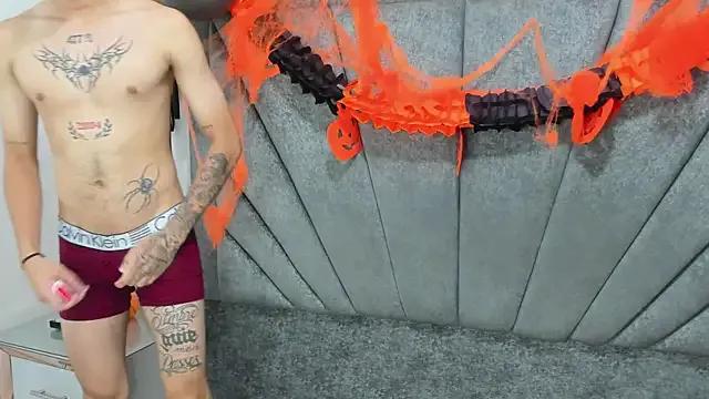 PetitesLovers_OS from StripChat is Freechat