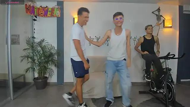Playhardsexx from StripChat is Freechat