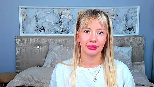 PollyMoove from StripChat is Freechat