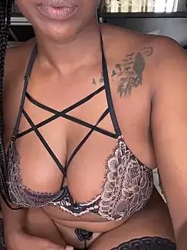 pretty_esosa from StripChat is Freechat