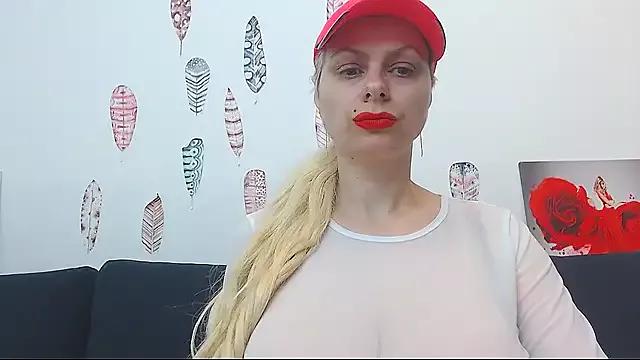 Pure_Seduce_WOW from StripChat is Freechat