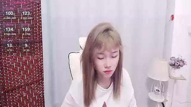 Q_mini from StripChat is Freechat