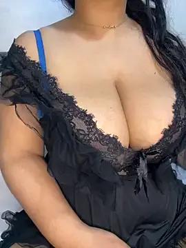 Queen_Curvyy from StripChat is Freechat