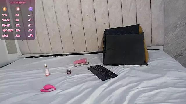 rachell_owen from StripChat is Freechat