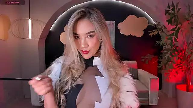 RebeccaHudson from StripChat is Freechat