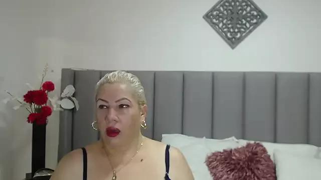 RebeccaSiinss from StripChat is Freechat