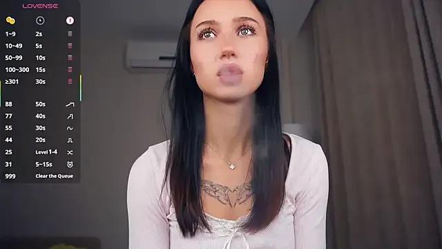 RendaBaatz from StripChat is Freechat