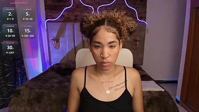 rihanna_brooks from StripChat is Freechat