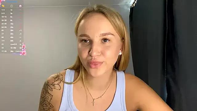 RobbinNakatsu from StripChat is Freechat