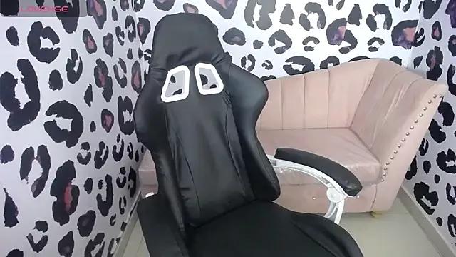romina_a from StripChat is Freechat