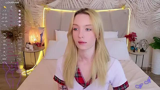 Rose_Kelly_ from StripChat is Freechat