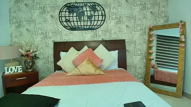Roxy_Skye from StripChat is Freechat