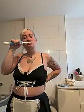 Rozendefotz from StripChat is Freechat