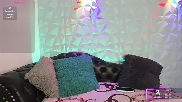 SabinaDeluxe_cg from StripChat is Freechat