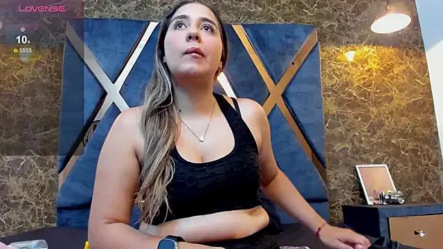 Saharaa_Miller from StripChat is Freechat