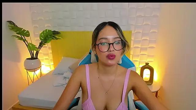 saliha_pinky from StripChat is Freechat