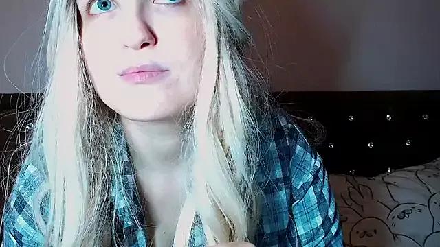 Sara4uu from StripChat is Freechat