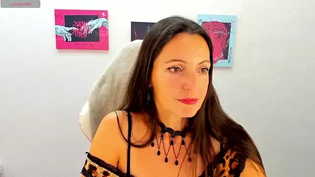Sara_Leewis from StripChat is Freechat