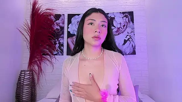 Sara_Wood from StripChat is Freechat