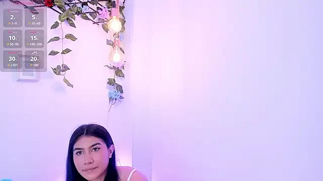 saraBow from StripChat is Freechat