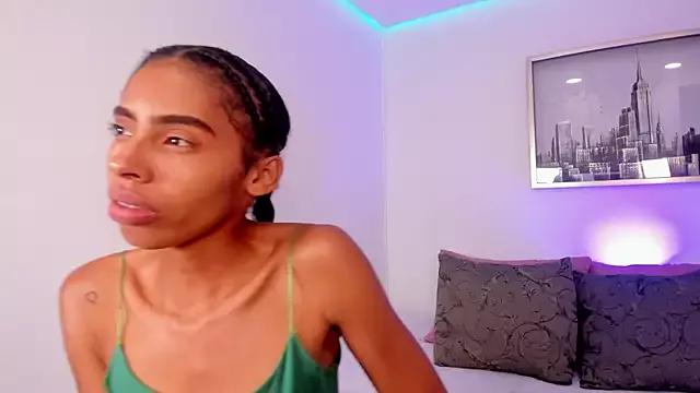 sarah_ashbourne from StripChat is Freechat