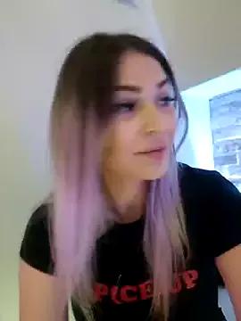 SelenaFendye from StripChat is Freechat