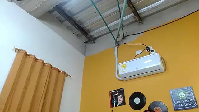 skinnyverus18 from StripChat is Freechat