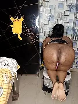 Smile-quien from StripChat is Freechat