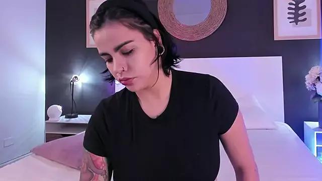SuccubusDolly from StripChat is Freechat