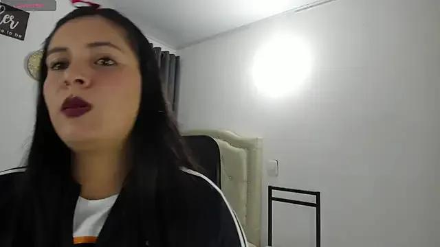 Sunnycurvymf from StripChat is Freechat