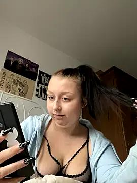 SweetieLina from StripChat is Freechat