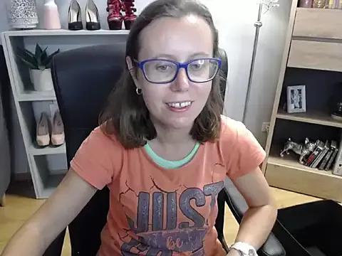 sweetxLizzy from StripChat is Freechat