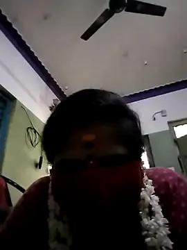 Tamil_KavyaKiss from StripChat is Freechat