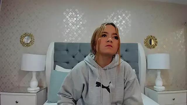 TaniaEvanhs from StripChat is Freechat