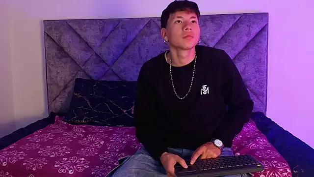 Tatiiana_n_Damiian from StripChat is Freechat