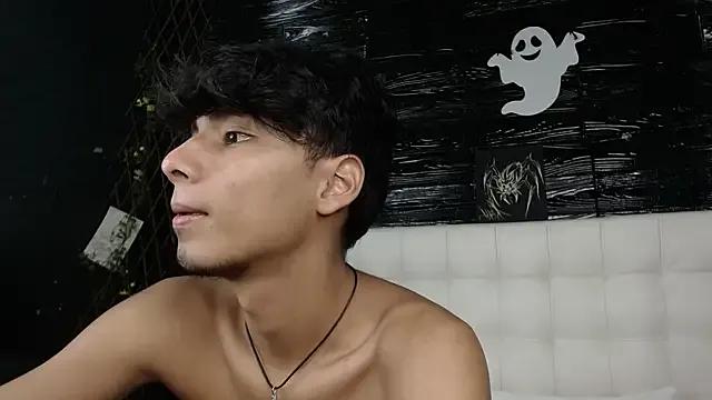 tyler_wolf1_ from StripChat is Freechat