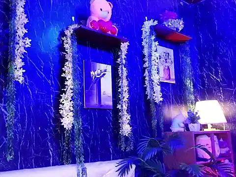 ur_holly_lexie from StripChat is Freechat