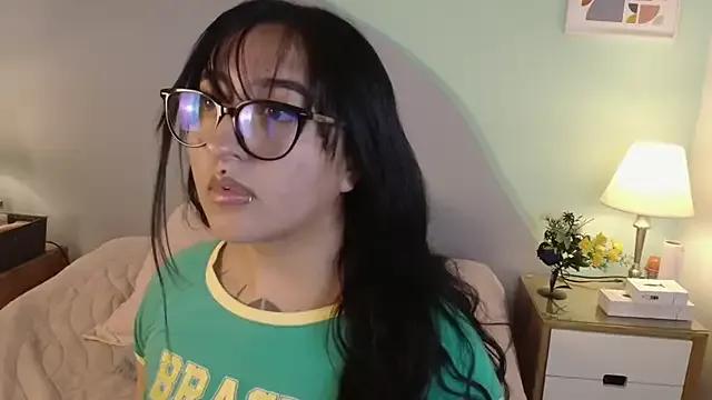 Valerialondon from StripChat is Freechat