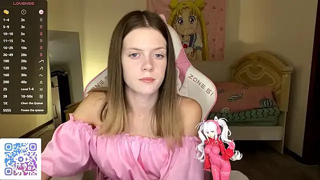 VibeQueenLucy from StripChat is Freechat