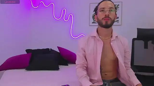 Violet_and_Paul from StripChat is Freechat
