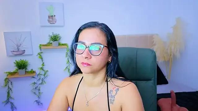 VioletaMedusa from StripChat is Freechat