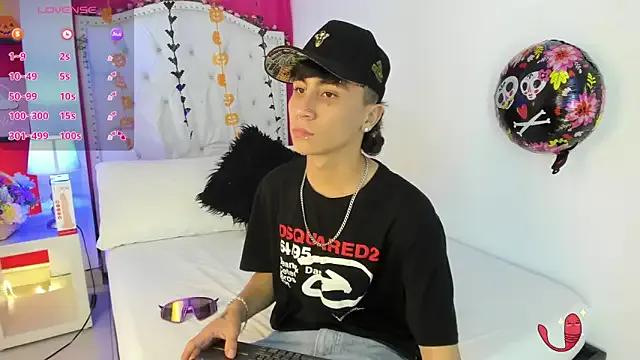 XaanderGrey from StripChat is Freechat