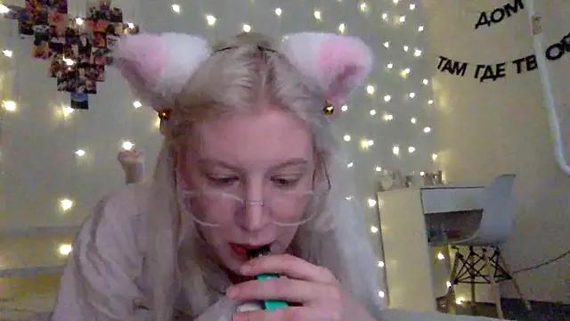 XannyLin from StripChat is Freechat
