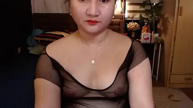 xheavenlytrans from StripChat is Freechat